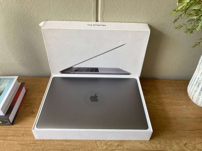 Apple MacBook pro 15-inch Retina Display Touch Bar 2017 Model Quad core i7 16GB Ram 256GB ssd