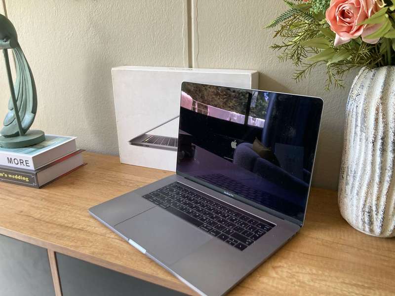 Apple MacBook pro 15-inch Retina Display Touch Bar 2017 Model Quad core i7 16GB Ram 256GB ssd
