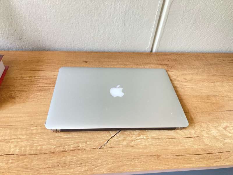 Apple MacBook Pro 13-inch Screen Assembly (A1502)Used, Like New  Screen Replacement for 2013 &2014