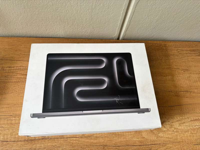 2021 Apple MacBook Pro 14" Retina Display - M1 Chip, 16GB RAM, 512GB SSD - Space Grey, Excellent