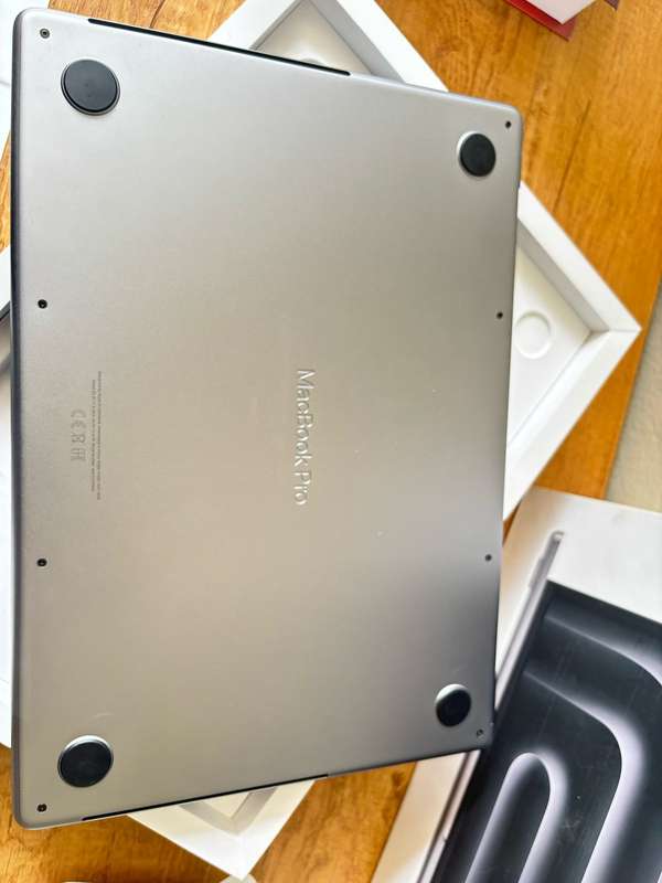 2021 Apple MacBook Pro 14" Retina Display - M1 Chip, 16GB RAM, 512GB SSD - Space Grey, Excellent