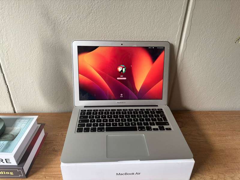 2017 Apple MacBook Air 13" Core i5 1.8GHz, 8GB RAM, 128GB SSD - Used Like New, Excellent Battery