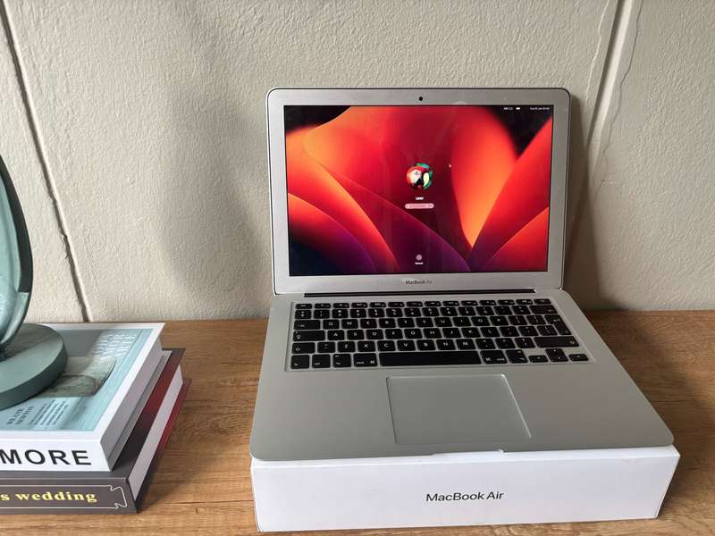 2017 Apple MacBook Air 13" Core i5 1.8GHz, 8GB RAM, 128GB SSD - Used Like New, Excellent Battery