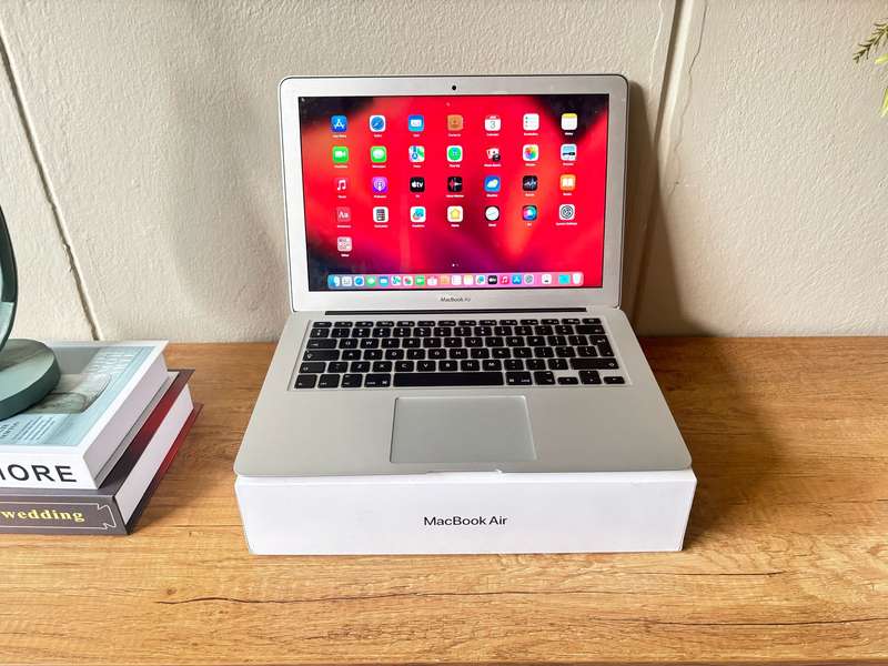 2017 Apple MacBook Air 13" Core i5 1.8GHz, 8GB RAM, 128GB SSD - Used Like New, Excellent Battery