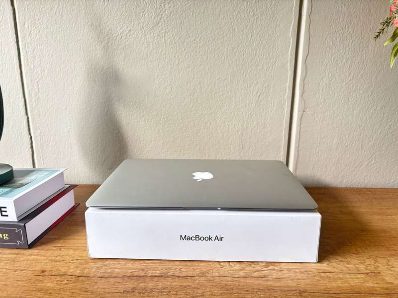 2017 Apple MacBook Air 13" Core i5 1.8GHz, 8GB RAM, 128GB SSD - Used Like New, Excellent Battery