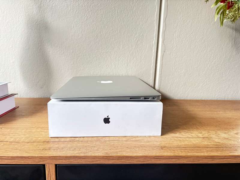 2017 Apple MacBook Air 13" Core i5 1.8GHz, 8GB RAM, 128GB SSD - Used Like New, Excellent Battery