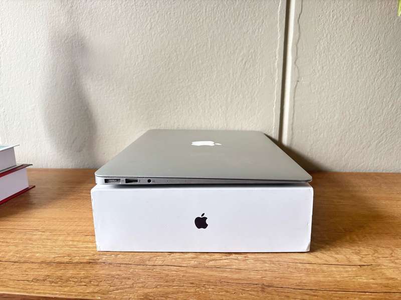 2017 Apple MacBook Air 13" Core i5 1.8GHz, 8GB RAM, 128GB SSD - Used Like New, Excellent Battery