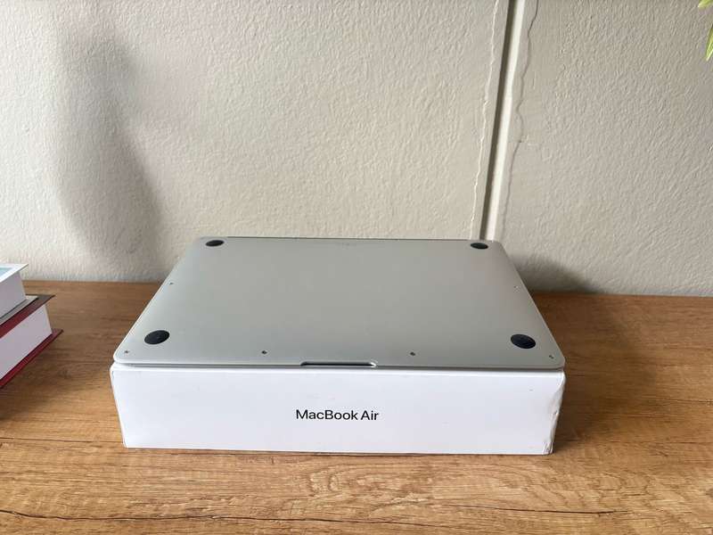 2017 Apple MacBook Air 13" Core i5 1.8GHz, 8GB RAM, 128GB SSD - Used Like New, Excellent Battery