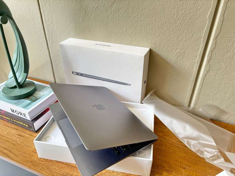 2020 Apple MacBook Air 13" M1 Chip, 8GB RAM, 256GB SSD - Like New, Box & Charger Included