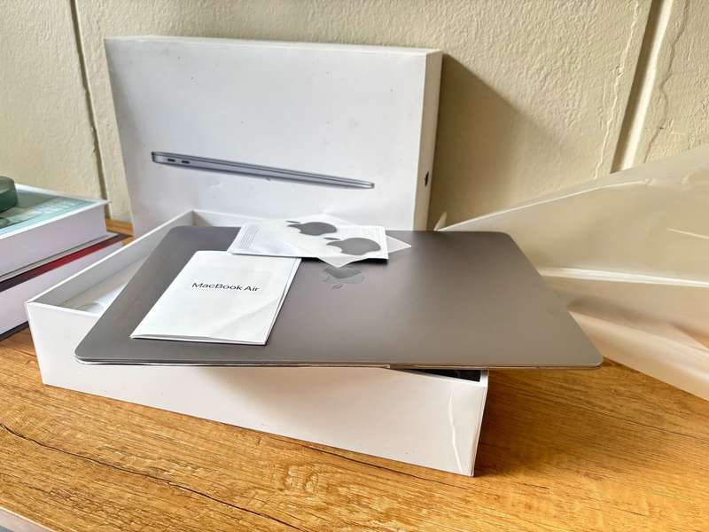 2020 Apple MacBook Air 13" M1 Chip, 8GB RAM, 256GB SSD - Like New, Box & Charger Included