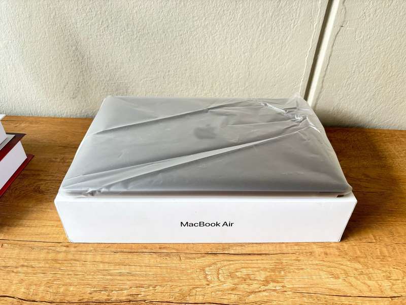 2020 Apple MacBook Air 13" M1 Chip, 8GB RAM, 256GB SSD - Like New, Box & Charger Included