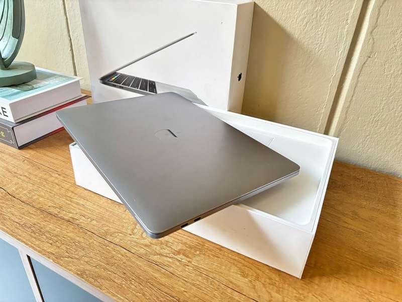 Apple MacBook Pro 13" Retina Display  Touch Bar | Quad-Core i5 1.4GHz | 8GB RAM | 128GB SSD
