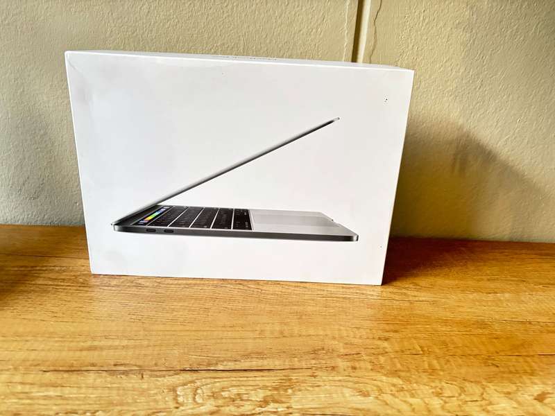 Apple MacBook Pro 13" Retina Display  Touch Bar | Quad-Core i5 1.4GHz | 8GB RAM | 128GB SSD