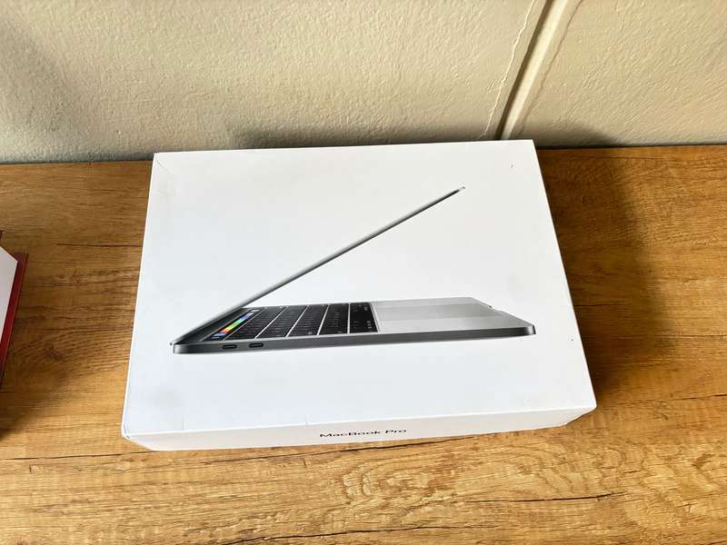 Apple MacBook Pro 13" Retina Display  Touch Bar | Quad-Core i5 1.4GHz | 8GB RAM | 128GB SSD