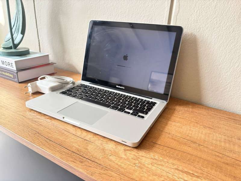 Apple MacBook Pro 13" (Mid 2010)  Intel Core 2 Duo / 4GB RAM / 128GB SSD