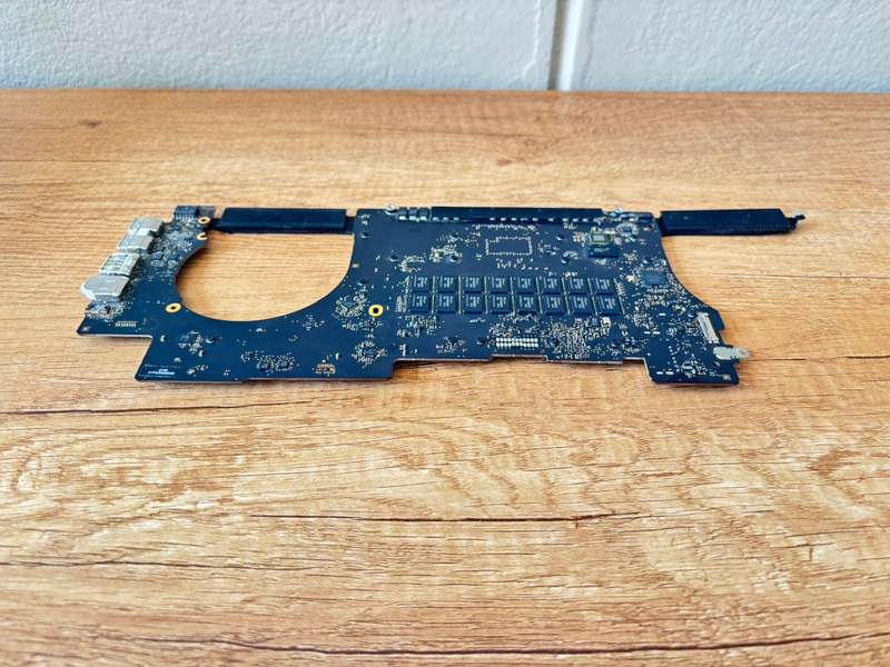 Apple MacBook Pro 15" Retina (2015) Logic Board  iCloud Free  Grade C  AS IS