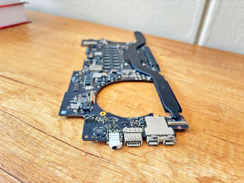 Apple MacBook Pro 15" Retina (2015) Logic Board  iCloud Free  Grade C  AS IS