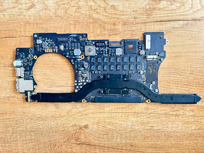 Apple MacBook Pro 15" Retina (2015) Logic Board  iCloud Free  Grade C  AS IS