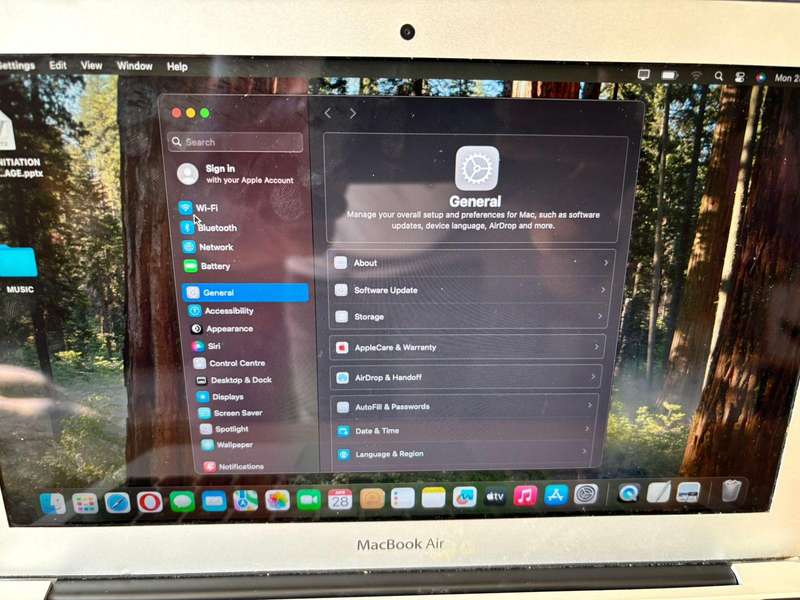2014 Apple MacBook Air  11-Inch (Core i5, 4GB RAM, 128GB SSD)
