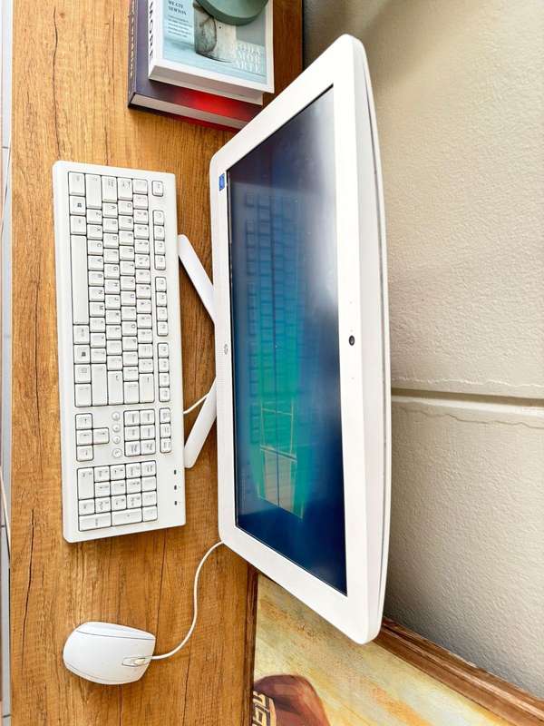  HP 205 G3 All-in-One Business PC  Celeron | 4GB RAM | 500GB HDD | White