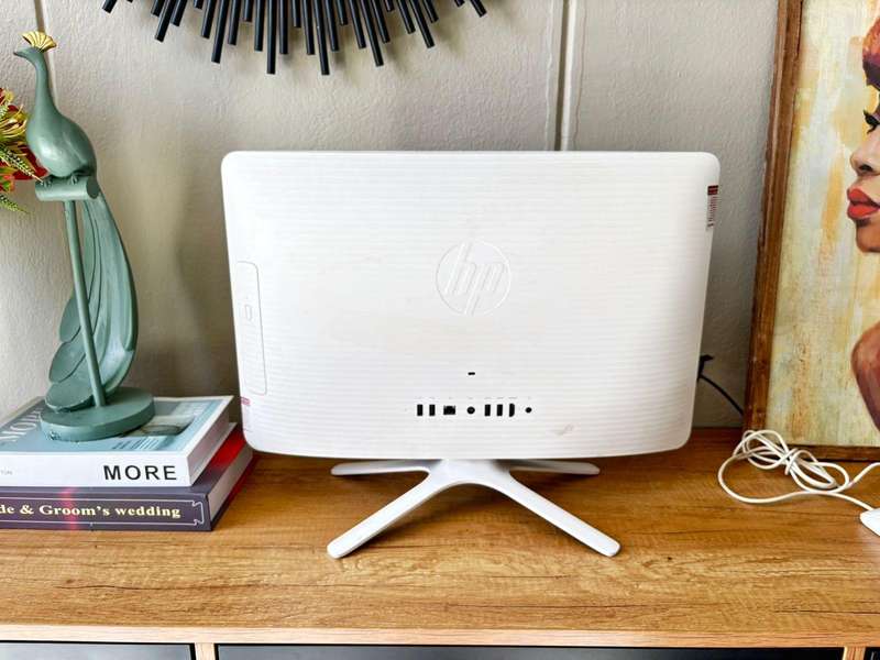  HP 205 G3 All-in-One Business PC  Celeron | 4GB RAM | 500GB HDD | White