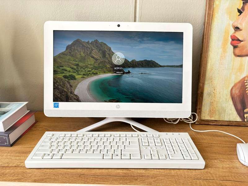  HP 205 G3 All-in-One Business PC  Celeron | 4GB RAM | 500GB HDD | White