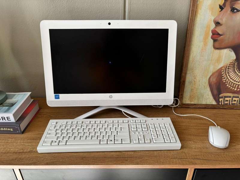  HP 205 G3 All-in-One Business PC  Celeron | 4GB RAM | 500GB HDD | White