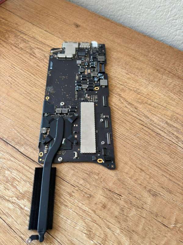  Apple MacBook Pro 13" Retina Logic Board (2015 Model)