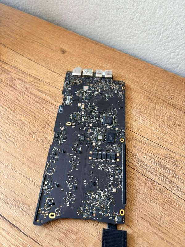  Apple MacBook Pro 13" Retina Logic Board (2015 Model)