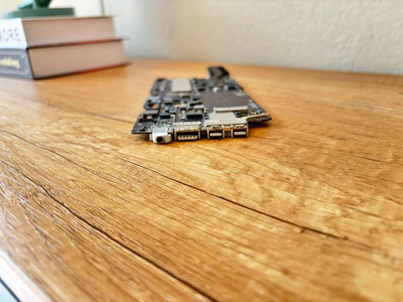  Apple MacBook Pro 13" Retina Logic Board (2015 Model)
