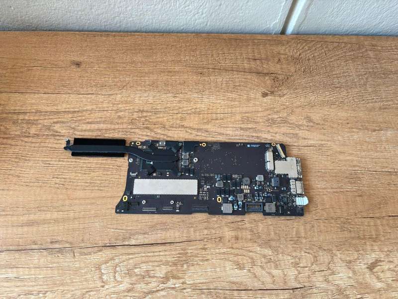  Apple MacBook Pro 13" Retina Logic Board (2015 Model)