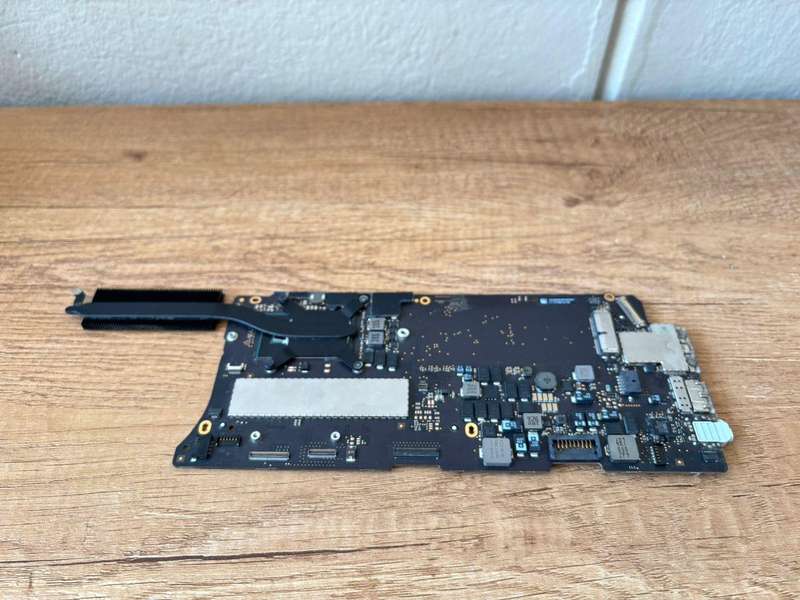  Apple MacBook Pro 13" Retina Logic Board (2015 Model)