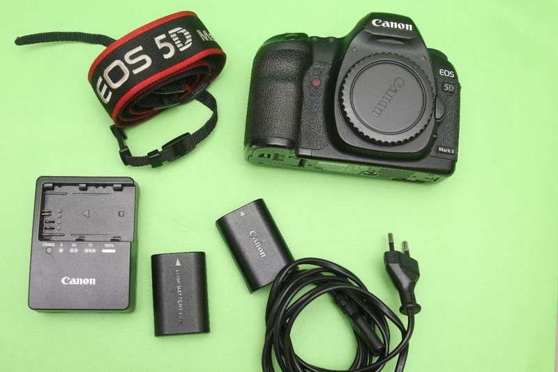Canon EOS 5D Mark II (Body Only)  Full Frame | 21.1MP | Full HD Video | Used  Excellent