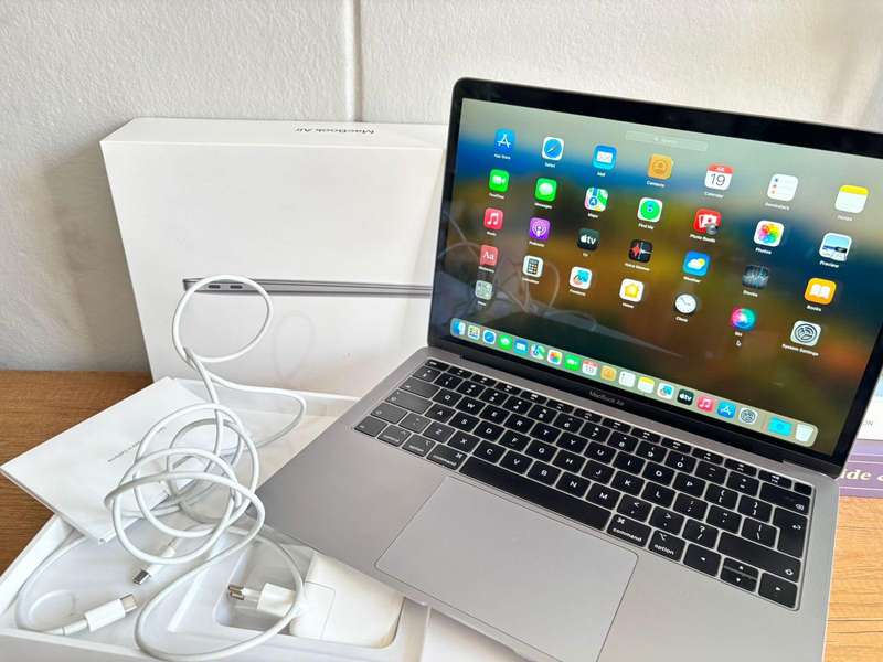 2019 Apple MacBook Air 13" Retina Display | Intel Core i5 | 8GB RAM | 128GB SSD