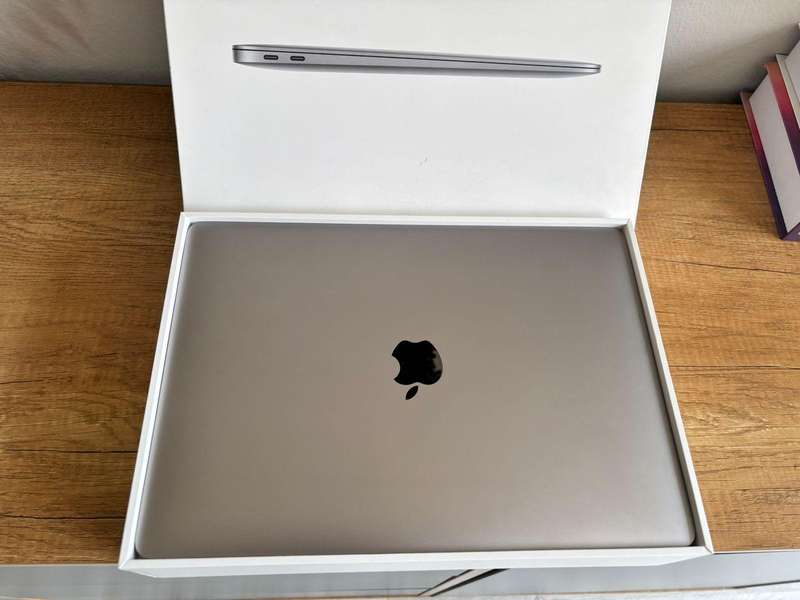 2019 Apple MacBook Air 13" Retina Display | Intel Core i5 | 8GB RAM | 128GB SSD