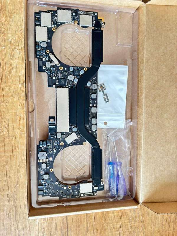 Apple MacBook Pro 13" (A1706, 2017) Logic Board with Touch ID | i5 3.1GHz | 8GB RAM | 256GB