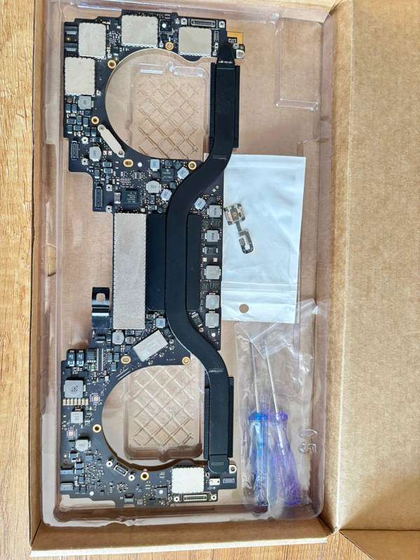Apple MacBook Pro 13" (A1706, 2017) Logic Board with Touch ID | i5 3.1GHz | 8GB RAM | 256GB