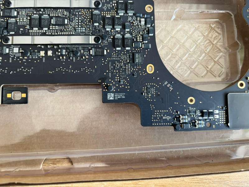 Apple MacBook Pro 13" (A1706, 2017) Logic Board with Touch ID | i5 3.1GHz | 8GB RAM | 256GB