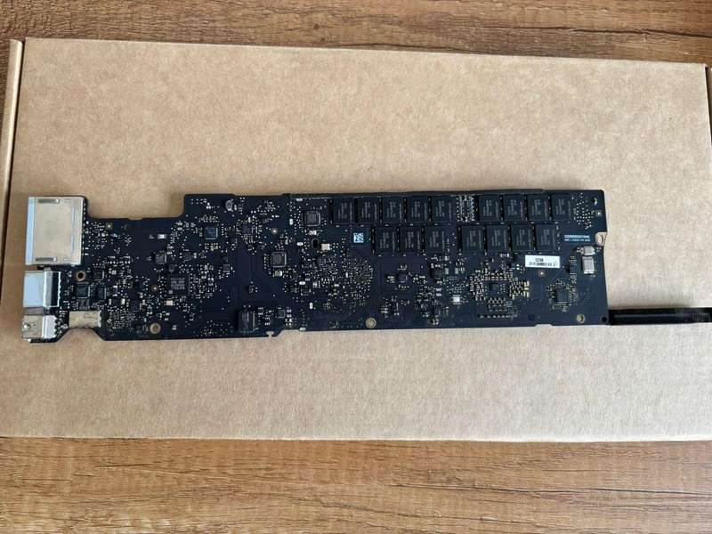 Apple MacBook Air 13" Logic Board (A1466/A1465, 2011) | i5 1.7GHz | 4GB RAM | iCloud-Free