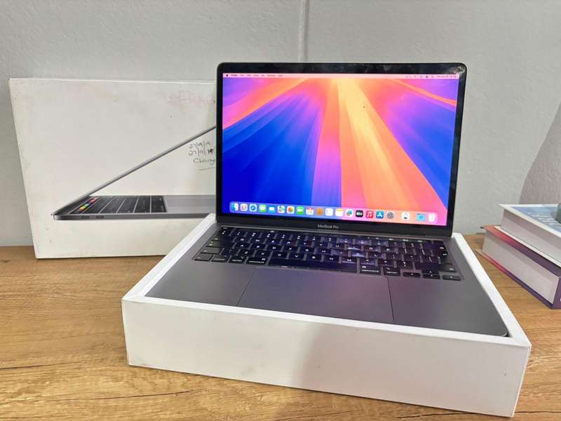 Apple MacBook Pro 13-inch (2020) | Intel i5 | 8GB RAM | 256GB SSD | Retina | Excellent