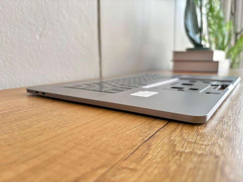 MacBook Pro 15" Retina (Mid 20182019) Upper Case Assembly A1990 | Grade: A (Used) | Color:Dark Grey