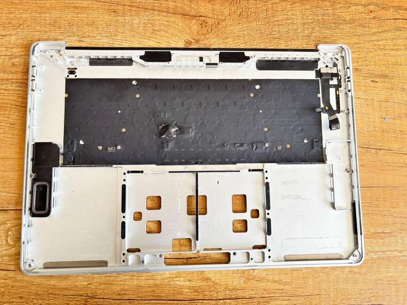 MacBook Pro 15" Retina (Mid 20182019) Upper Case Assembly Model: A1990 Grade-A Used Silver Color