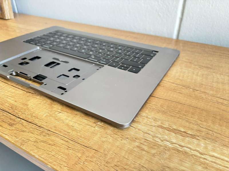 MacBook Pro 15" Retina (Mid 20182019) Upper Case Assembly with Low-Cycle Battery  A1990, Grade A