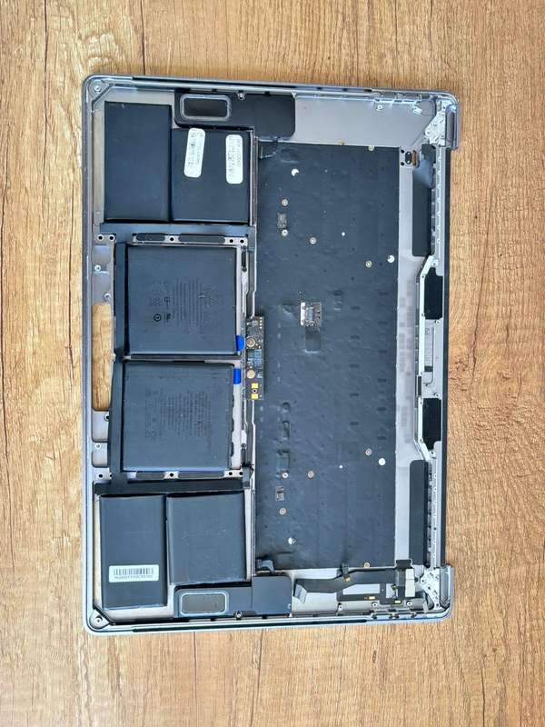 MacBook Pro 15" Retina (Mid 20182019) Upper Case Assembly with Low-Cycle Battery  A1990, Grade A