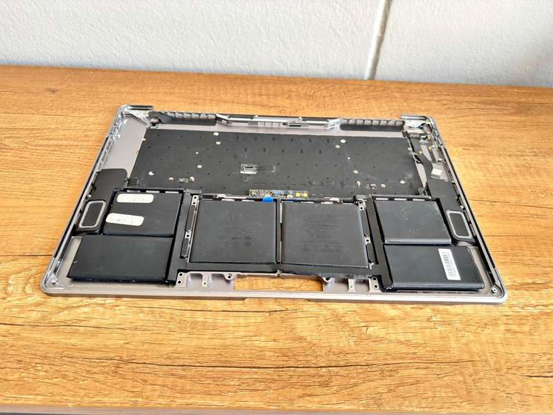 MacBook Pro 15" Retina (Mid 20182019) Upper Case Assembly with Low-Cycle Battery  A1990, Grade A