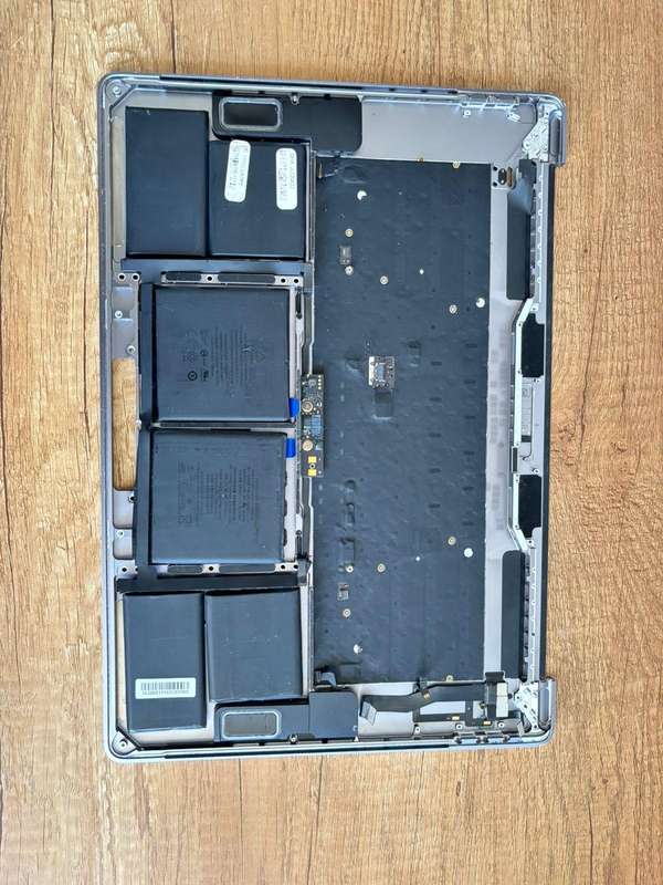MacBook Pro 15" Retina (Mid 20182019) Upper Case Assembly with Low-Cycle Battery  A1990, Grade A