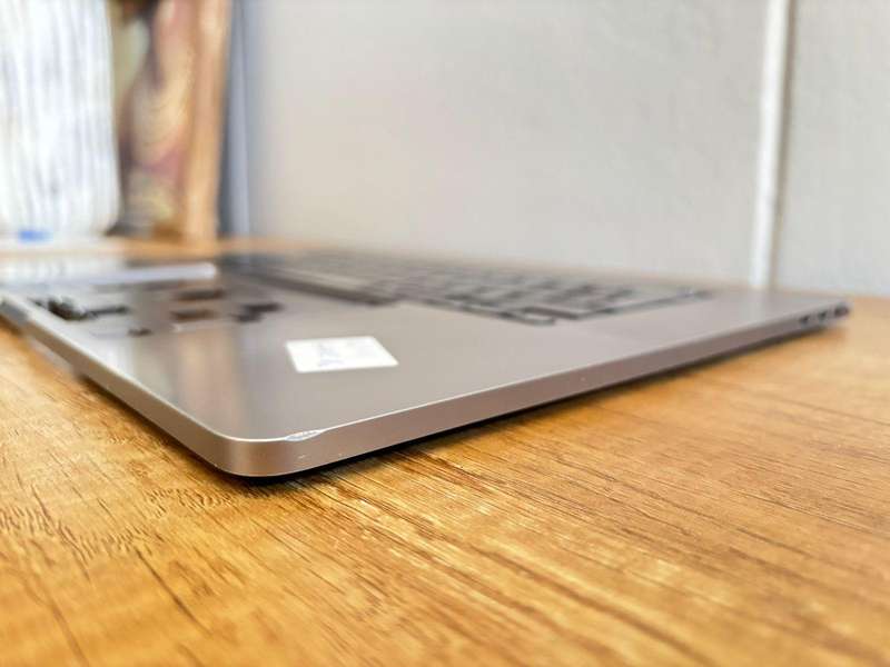 MacBook Pro 16" (2019) Upper Case Assembly  A2141 Model (Grade B) Includes: Keyboard