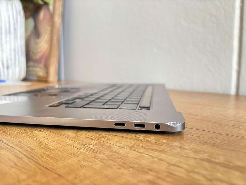 MacBook Pro 16" (2019) Upper Case Assembly  A2141 Model (Grade B) Includes: Keyboard