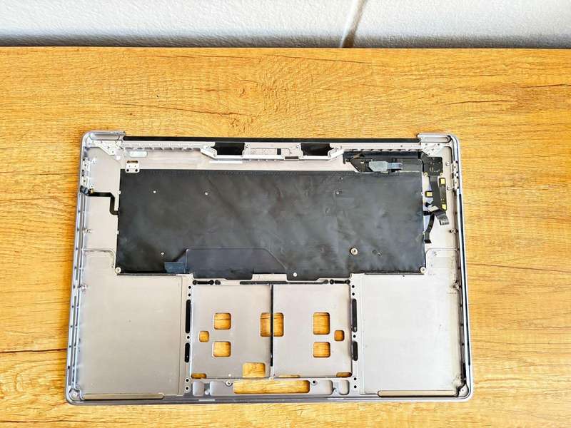 MacBook Pro 16" (2019) Upper Case Assembly  A2141 Model (Grade B) Includes: Keyboard
