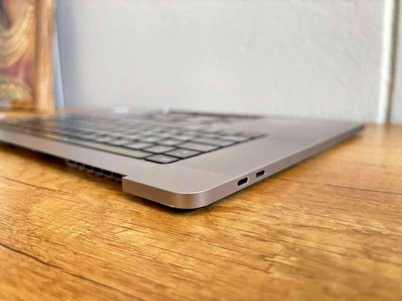 MacBook Pro 16" (2019) Upper Case Assembly  A2141 Model (Grade B) Includes: Keyboard